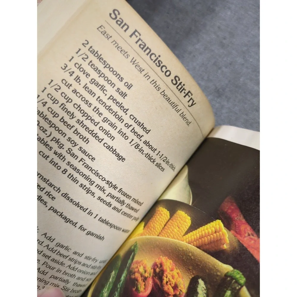 1981‎ Ceil Dyer's Wok Cookery VTG Cookbook Dell Paperback